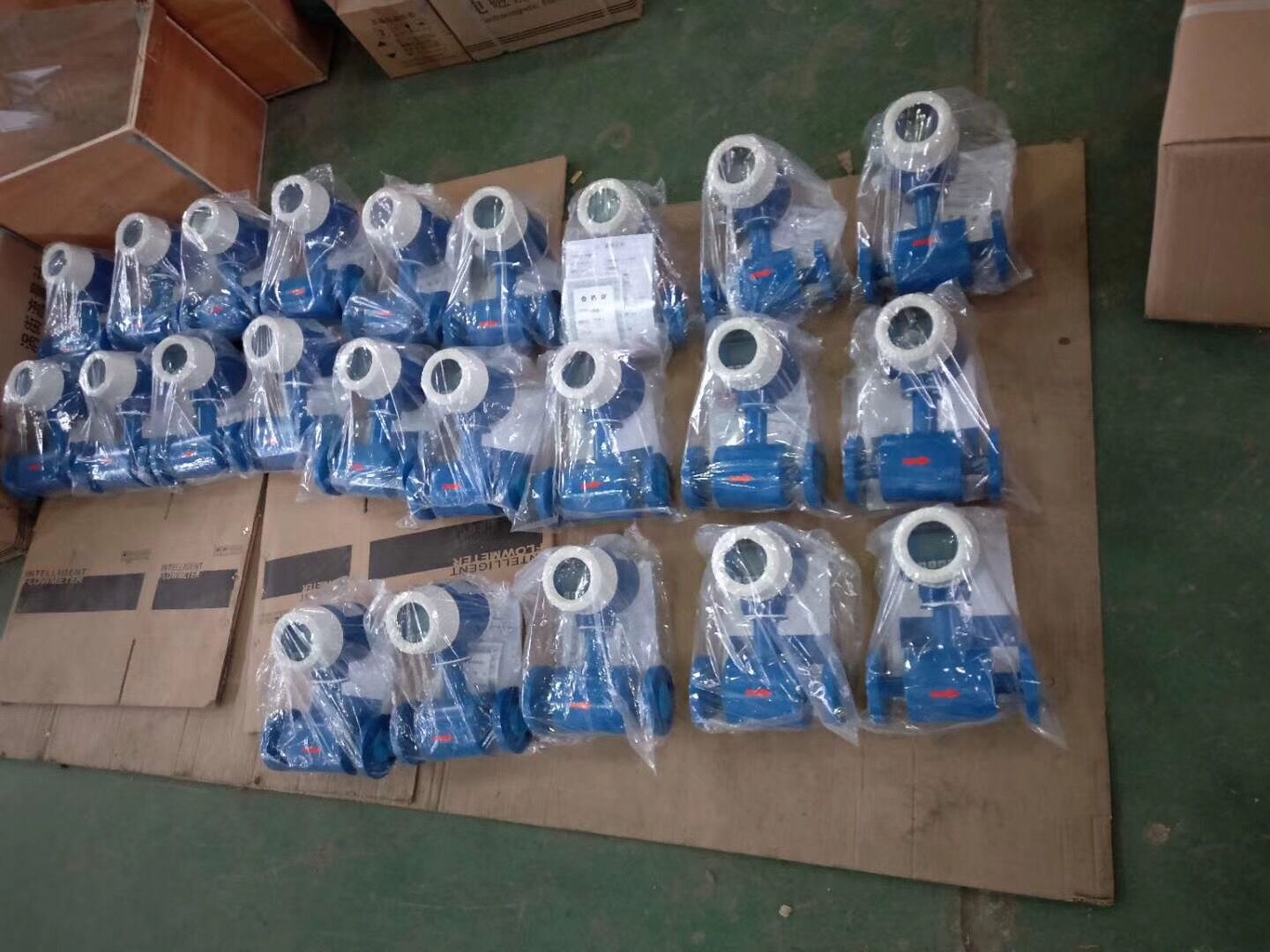 四氟襯里耐腐蝕化工污水電磁流量計現場實拍